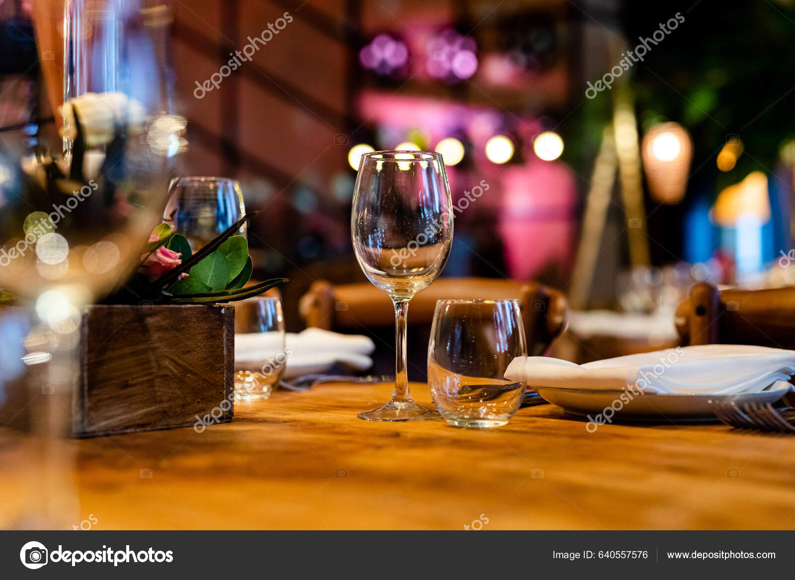 https://st5.depositphotos.com/21977270/64055/i/1600/depositphotos_640557576-stock-photo-luxury-table-settings-fine-dining.jpg