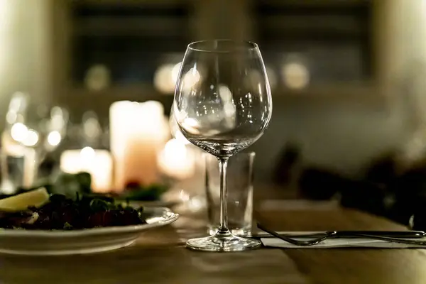 Verter Vino Tinto Restaurante Lujo Lujosos Ajustes Tabel Luz Elegante Imagen De Stock