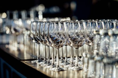 Lüks masa ayarları, güzel yemekler ve cam eşyalar. Bayram sezonu için hazırlık. Chrismass. Teşekkürler..