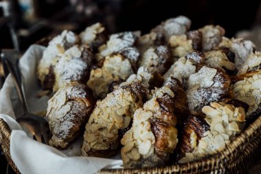 Düğün ve etkinliklerden gelen zarif yemek fotoğrafçılığı ızgara et, balık, sebze ve canlı yemekler.