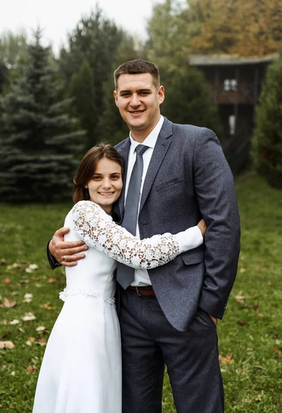 Sonbahar Sezonunda Genç Bir Çift Açık Havada Evleniyor Sonbahar Düğünü — Stok fotoğraf