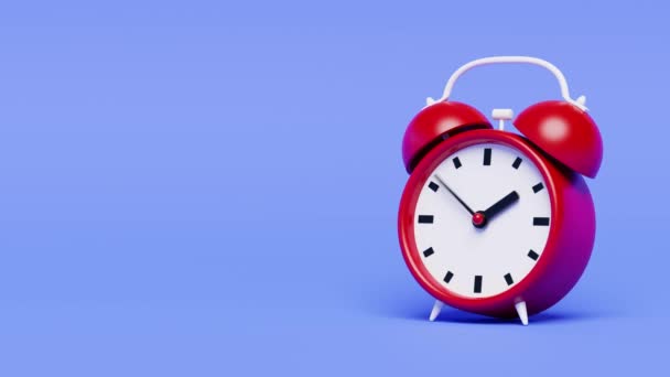 Relógio Alarme Vermelho Com Mãos Movimento Rápido Fundo Azul Relógio — Vídeo de Stock