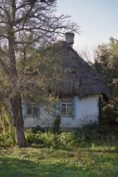 Παλιό Εγκαταλελειμμένο Κτίριο Στο Χωριό Ουκρανική Αρχιτεκτονική — Φωτογραφία Αρχείου
