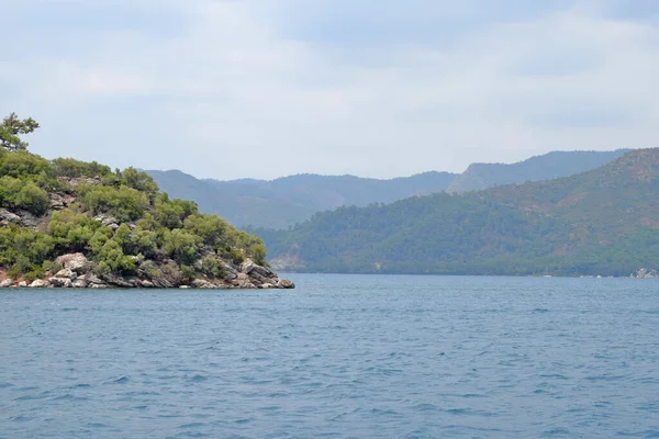 stock image Hills and mountains by the sea. Green mountains and rocks. deserted islands