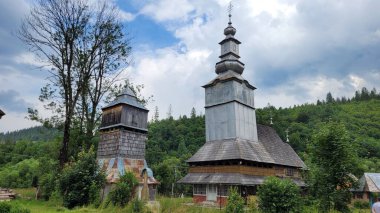 Ukrayna köyündeki ahşap ev.