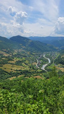 Dağlı güzel bir manzara.