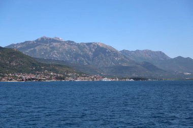 Kotor Dağı 'ndan Kokuotor Körfezi manzarası. Montgro..
