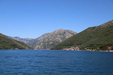 Kotor Körfezi ve Dağları, Karadağ yatay fotoğrafı. Panorama