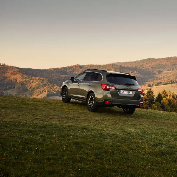 Subaru Outback Con Tracción Permanente Las Carreteras Montaña Modelo 2019 — Foto de Stock