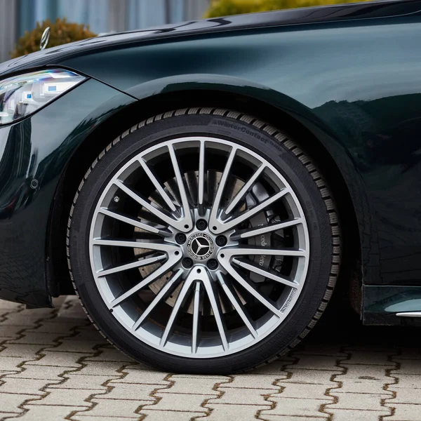 Vůně Luxusního Mercedesu Třídy Velikost 265 R21 Continental Tire Boční — Stock fotografie