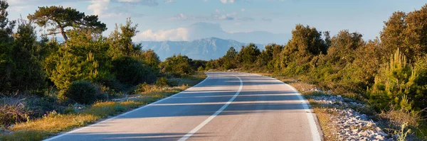 Winding Road Leading Mountains Mediterranean Vegetation — Stock Photo, Image