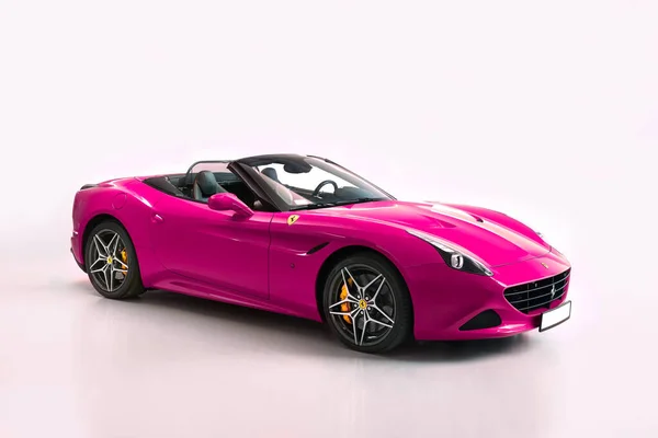 Pink Ferrari California Cabriolet Двигателем Biturbo 560 Катовице Польша 2019 — стоковое фото