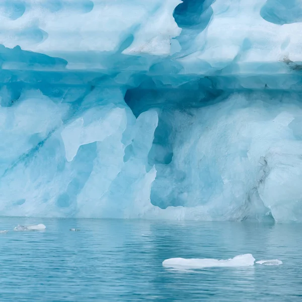 Ένα Μπλε Παγόβουνο Στην Ισλανδία Ένα Παγόβουνο Που Ρέει Στη — Φωτογραφία Αρχείου