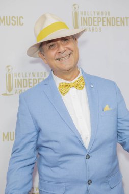 Jazz (Smooth / Cool) Nominee ve Kazanan Roberto Tola, 30 Temmuz 2025 'te Los Angeles' taki Hollywood Avalon, Hollywood 'da düzenlenen Hollywood Bağımsız Müzik Ödüllerine geldiler..