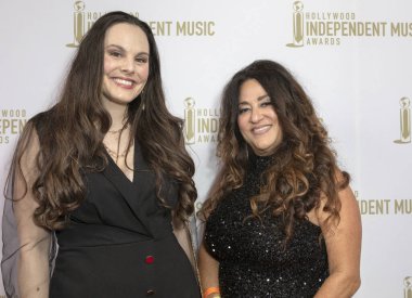 Chasing Sparrows (Kelsey Mira, Robin Sandoval) 30 Temmuz 2025 'te Los Angeles' taki The Avalon, Hollywood 'da düzenlenen Hollywood Bağımsız Müzik Ödülleri' ne ulaştı..