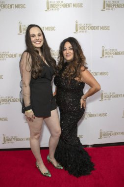 Chasing Sparrows (Kelsey Mira, Robin Sandoval) 30 Temmuz 2025 'te Los Angeles' taki The Avalon, Hollywood 'da düzenlenen Hollywood Bağımsız Müzik Ödülleri' ne ulaştı..