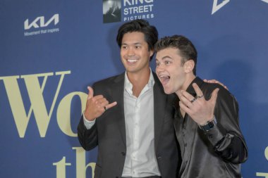 Ross Butler, Alexander James Rodriguez 23 Mayıs 2025 'te Los Angeles' taki Londra Batı Hollywood 'da yapılan 