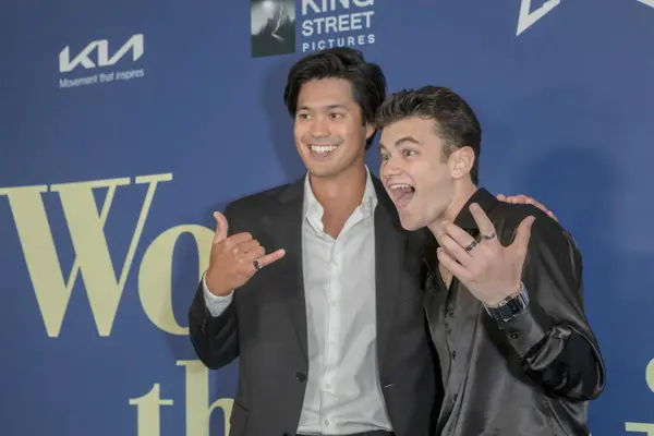 Ross Butler, Alexander James Rodriguez 23 Mayıs 2025 'te Los Angeles' taki Londra Batı Hollywood 'da yapılan 