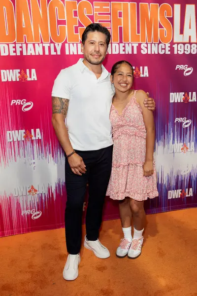 Aktör Eddie Martinez ve kızı Adriana Aluna Martinez, 28 Haziran 2025 'te TCL Çin 6, Ovation Hollywood, Los Angeles, CA' da Star People 'ın 2025 Dances with Films festivalinin galasına katıldılar..