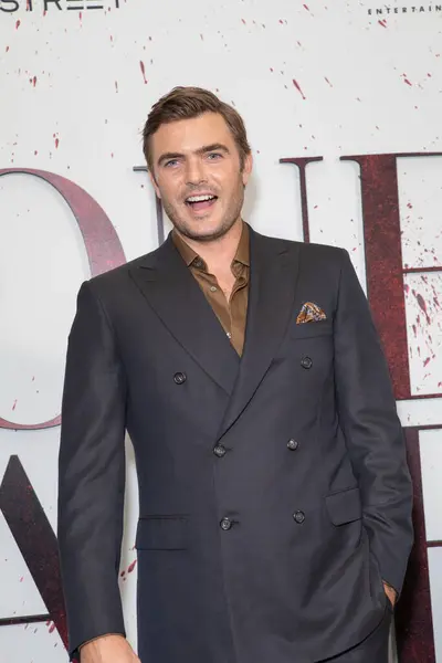 Alex Roe, 30 Eylül 2025 'te Los Angeles, Kaliforniya' da Carondelet House 'da Bone Lake' in özel gösterimine katılır..