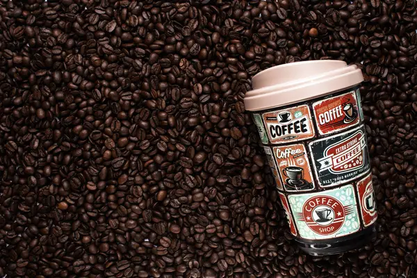 Filiżanka Kawy Ulicznej Palonej Brązowej Ziarna Kawy — Zdjęcie stockowe