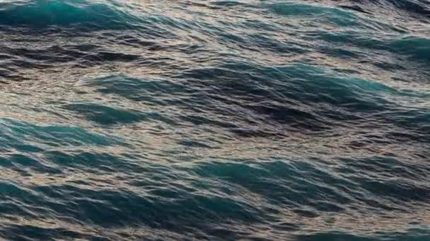Grandes Ondas Coloridas Bonitas Mar Tempestade Oceânica — Vídeo de Stock
