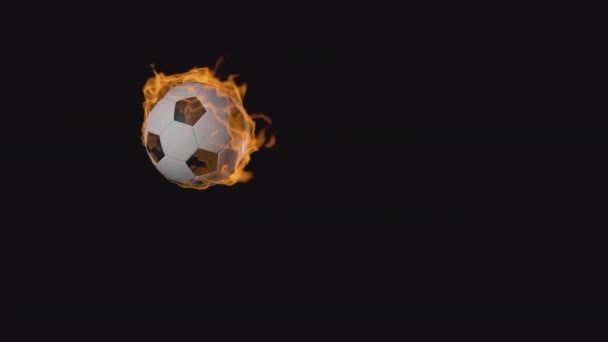 Der Fußball Der Ball Fliegt Und Brennt Rotierend Auf Einem — Stockvideo