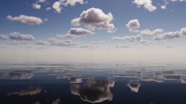 Denizin üzerindeki bulutların güzel manzarası. Okyanus ya da bulutlu açık deniz.