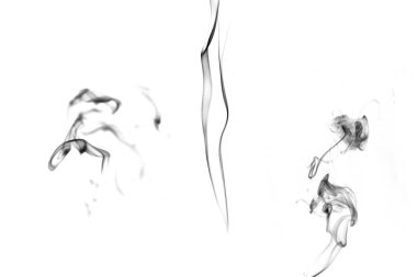 Duman beyaz arka plan. Bulanık sis, siyah duman ya da beyaz arka planda izole edilmiş buhar bulutu. Kirlilikte buhar akışı, sigara buharı, gaz, kuru buz