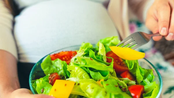 Pregnant Healthy Eating Salad Pregnancy Woman Eating Nutrition Healthy Food — Stock Fotó