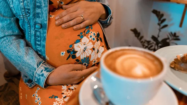 Woman Coffee Cup Pregnancy Drink Happy Pregnant Girl Drink Hot — Foto Stock