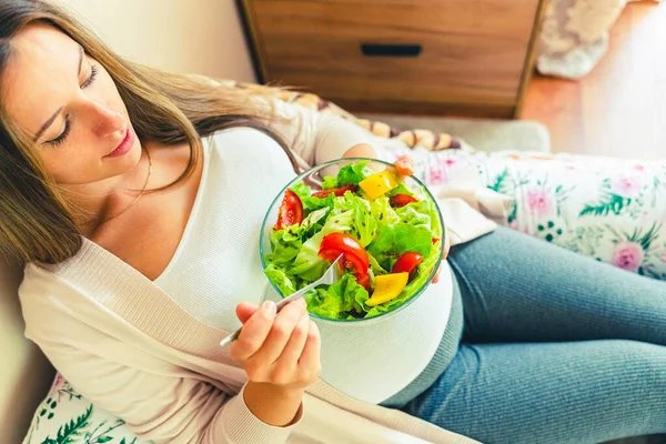 Pregnancy Eating Healthy Salad Happy Pregnant Woman Eating Nutrition Food — Stock Photo, Image