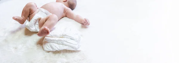 Сменить Подгузник Новорожденному Баннеру Счастливый Милый Младенец Подгузнике Белый Фон — стоковое фото