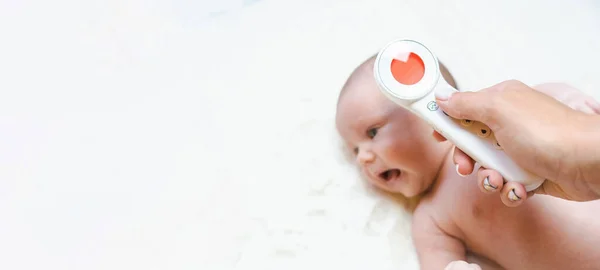 Termômetro Bebê Febre Criança Banner Médico Verificar Gripe Fria Cuidados — Fotografia de Stock