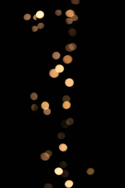 Θολή Φώτα Εορταστική Γιρλάντα Μαύρο Φόντο Bokeh Χρυσά Φώτα — Φωτογραφία Αρχείου