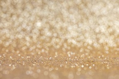 Parıldayan altın rengi doku. Kutlama bokeh bulanık arka plan. Seçici odak, ön görünüm, kopyalama alanı