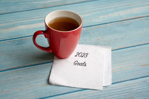 Νέο Έτος 2023 Στόχους Χαρτοπετσέτα Δίπλα Στο Φλιτζάνι Του Καφέ — Φωτογραφία Αρχείου