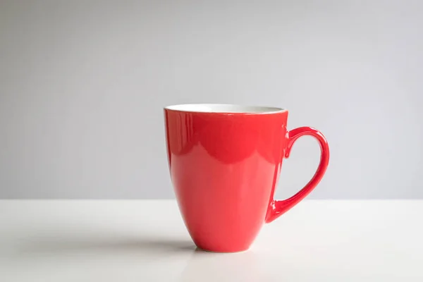 Piros Csésze Fehér Asztalon Fénymásolási Hely — Stock Fotó