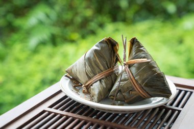 Zongzi. Geleneksel Çin Tekne Festivali için pirinç köftesi, Duanwu Festivali. Boşluğu kopyala.