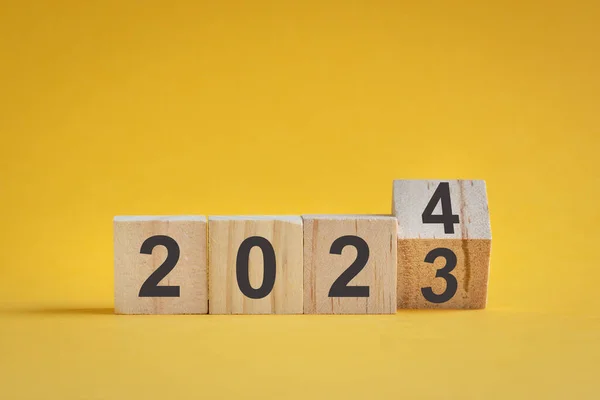 Wooden Cube Stock Flipping Change 2022 2023 Yellow Color Background Лицензионные Стоковые Изображения