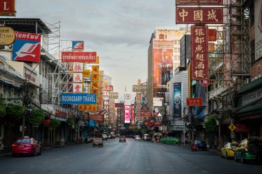 Bangkok, Tayland - 5 Aralık 2023 Yaowarat Yolu Sabah sokak manzarası, Çin Mahallesi Bangkok, Tayland.