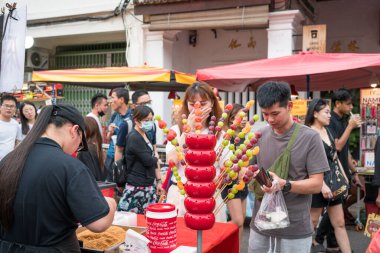 Melaka, Malezya - 6 Ocak 2024: Jonker Melaka 'da gündüz yürüyüşü. Turistler için popüler bir seyahat beldesi.