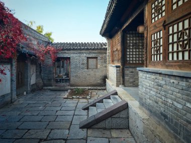 Pekin, Çin - 23 Ekim 2024: Gubei, Pekin 'deki geleneksel Çin evleri.