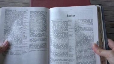 Kutsal İncil 'deki Eski Ahit' in Esther 'i..