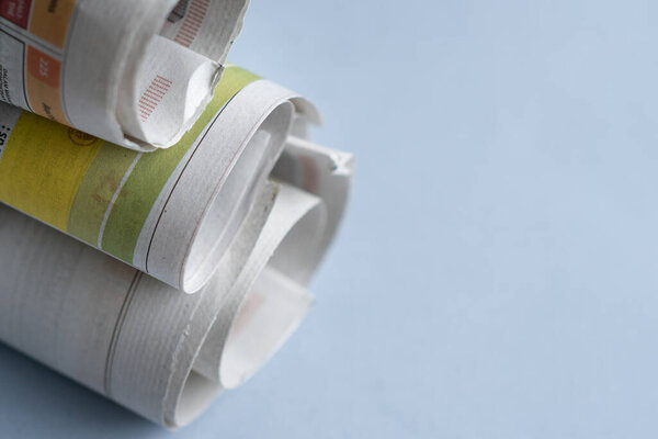 Рулон газет, копировальное пространство.