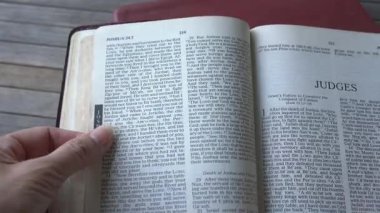 İncil 'deki Eski Ahit Yargıçları Kitabı.
