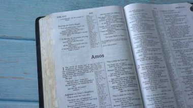 İncil 'deki Eski Amos' un Kitabı.