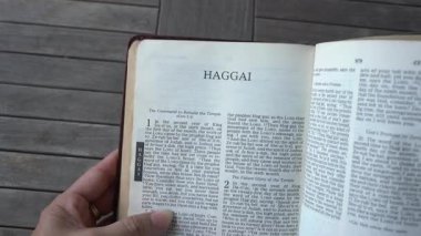 Kutsal İncil 'in Eski Ahit' inde Haggai 'nin Kitabı.