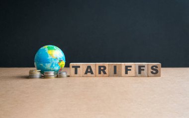 Bozuk paralarla ve mesajlarla dolu bir dünya, ahşap bloklarda gümrük vergileri.