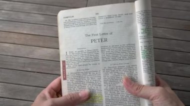 İncil 'in Yeni Ahit' inde 1. Peter 'ın kitabı..